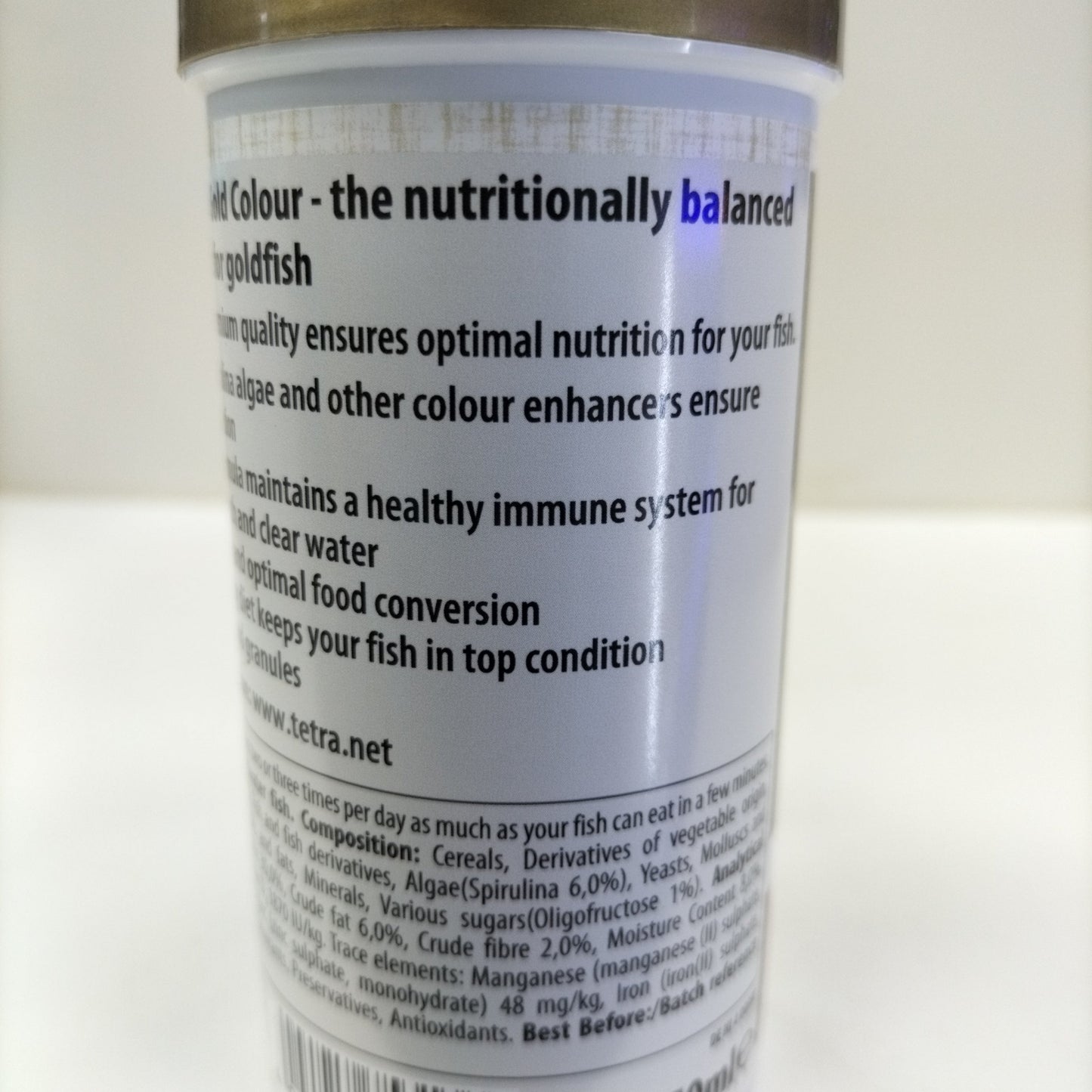 TETRA GOLDFISH GOLD COLOUR FISH FOOD 113G